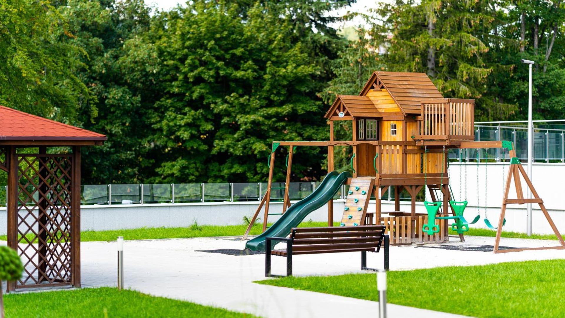 Trevilles Apartamenty - Stone Hill Z Basenem I Spa シクラルスカ・ポレンバ エクステリア 写真